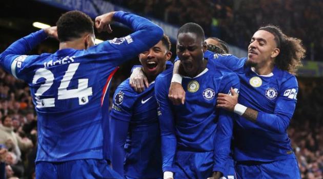 Cầu thủ Chelsea Moises Caicedo nhận thẻ đỏ trực tiếp