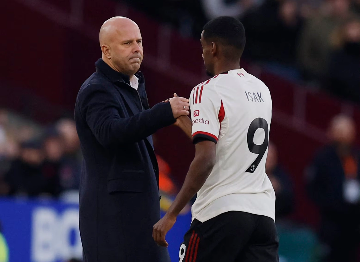 Alexander Isak ăn mừng bàn thắng cho Liverpool